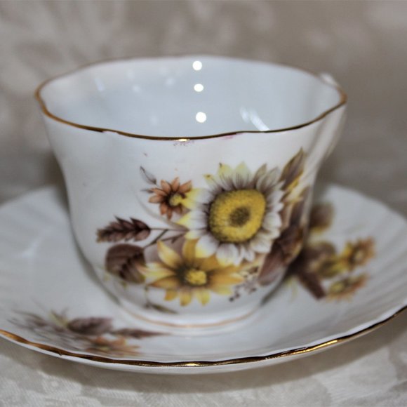 Vintage Royal Minster Cup & Saucer with Yellow and White Floral w/Gold Trim - Picture 10 of 15